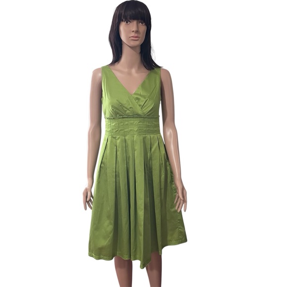 Liz Claiborne Green Pleated Fit and Flare Dress Women’s Size P6 - Picture 1 of 12